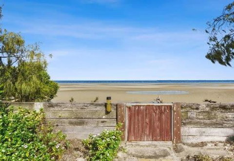 Private Beach House For Your Perfect Family Holiday - Accommodation Main Beach 1