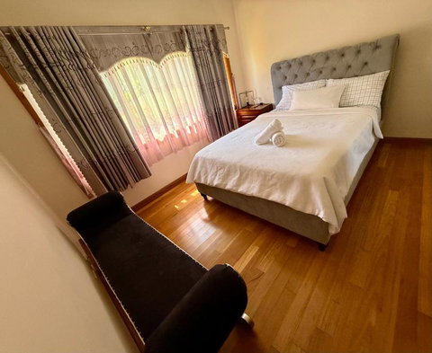 Private House - Accommodation Main Beach 2