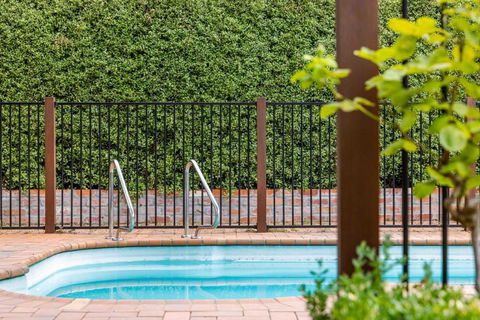 Private Pool Retreat In Watson - Accommodation Main Beach 0