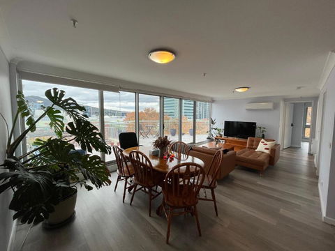 Private Room With Ensuite In The CBD - Accommodation Main Beach 0