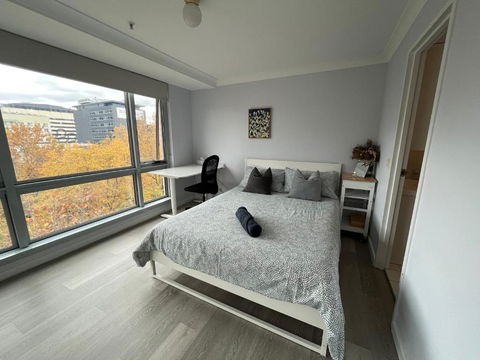 Private Room With Ensuite In The CBD - Accommodation Main Beach 1