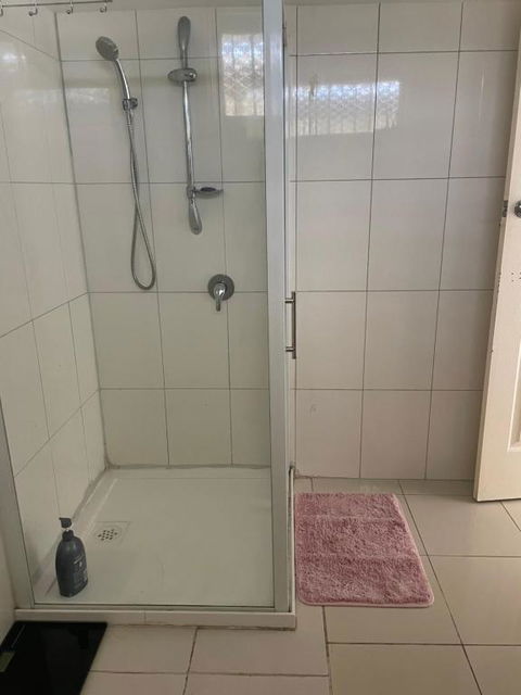 Private Room Near Melbourne Airport - Accommodation Main Beach 3