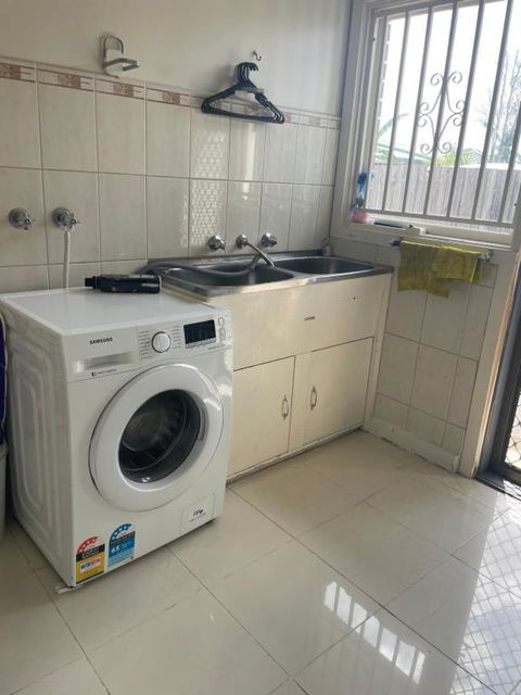 Private Room Near Melbourne Airport - Accommodation Main Beach 1