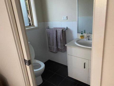 Private Room With Ensuite And Parking Close To Wollongong CBD - Accommodation Main Beach 3