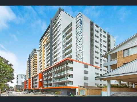 Private Room With Shared Washroom Only In 3bhk Apartment - Accommodation Main Beach 0