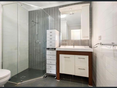 Private Room With Shared Washroom Only In 3bhk Apartment - Accommodation Main Beach 2