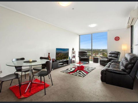 Private Room With Shared Washroom Only In 3bhk Apartment - Accommodation Main Beach 3