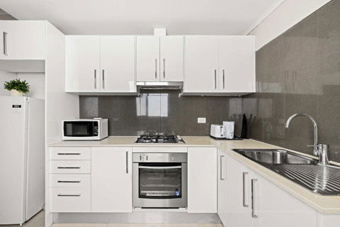 Private Single Room - Conveniently Located At Glebe - Shared Bathroom - Accommodation Main Beach 3