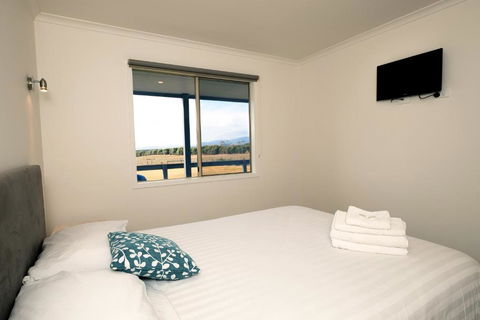 Prom Gate Getaway - Accommodation Main Beach 3