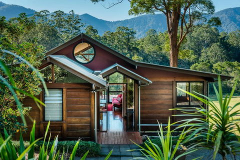 Promised Land Retreat - Accommodation Main Beach 0