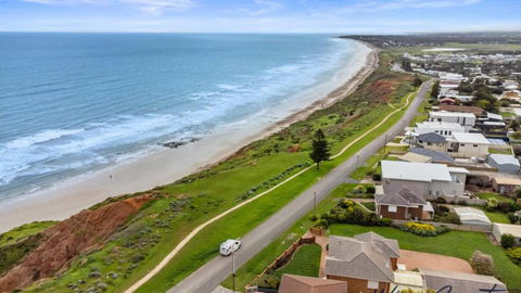Puesta De Sol Apartment By Wine Coast Holidays - Accommodation Main Beach 1