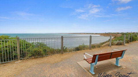 Puesta De Sol Apartment By Wine Coast Holidays - Accommodation Main Beach 2