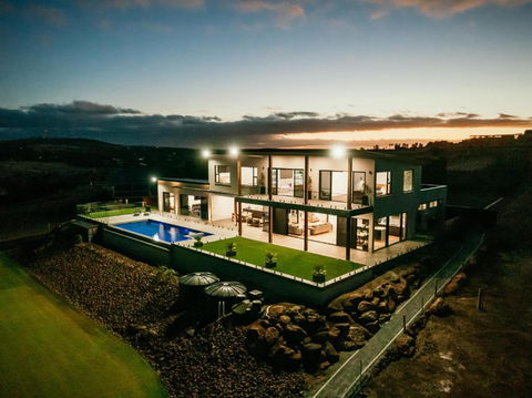 Pure Heaven - Accommodation Main Beach 0