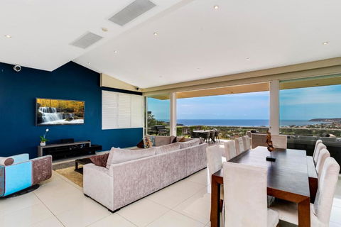 Pure Magical Views - Ocean Views - Accommodation Main Beach 1