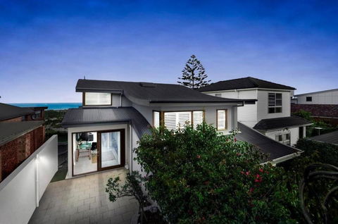 Pure Magical Views - Ocean Views - Accommodation Main Beach 2