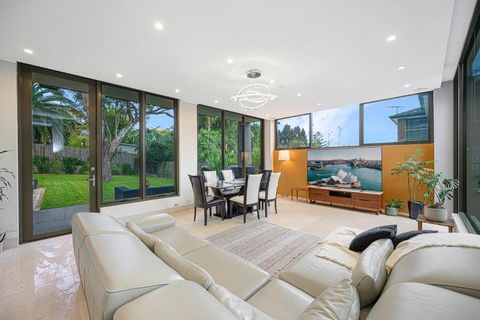 Putney Brand New Luxury House Pool & Waterview - Accommodation Main Beach 3