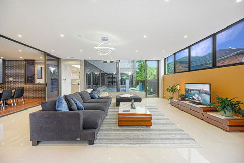 Putney Brand New Luxury House Pool & Waterview - Accommodation Main Beach 1