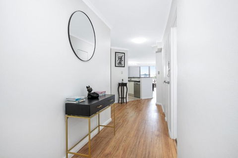 Pyrmont 2 Bed Apartment - Prime Location W Parking - Accommodation Main Beach 1
