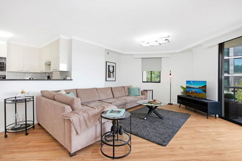 Pyrmont 2 Bed Apartment - Prime Location W Parking - Accommodation Main Beach 0