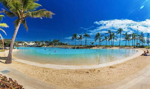 QCWA Cheerful Cottage - Airlie Beach - Accommodation Main Beach 3