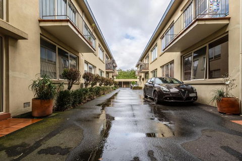 Quaint & Homey Ripponlea Flat - Accommodation Main Beach 1