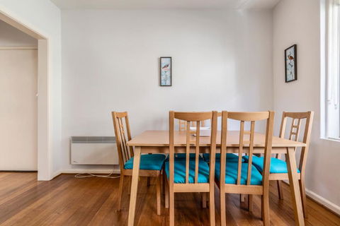 Quaint & Homey Ripponlea Flat - Accommodation Main Beach 3