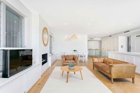 Queenscliff Penthouse - Beachfront - Accommodation Main Beach 2