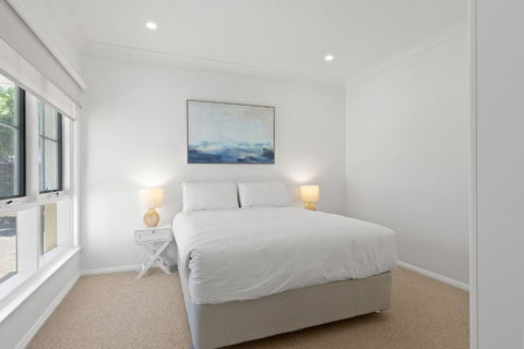 Quiet 2-Bed Retreat With Private Courtyard - Accommodation Main Beach 2