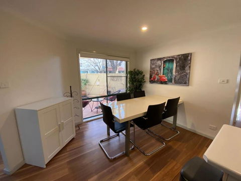 Quiet 2 Bedroom Apt In The Heart Of Old Kingston - Accommodation Main Beach 1