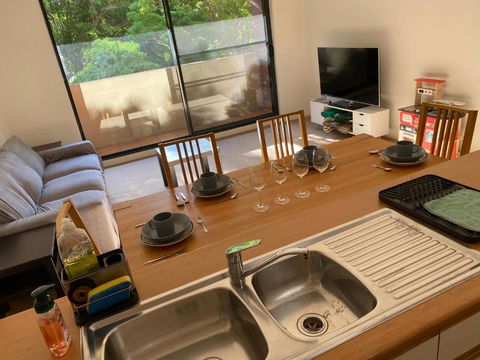 Quiet And Convenient - Accommodation Main Beach 2