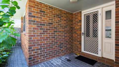 Quiet And Private Duplex - Accommodation Main Beach 1