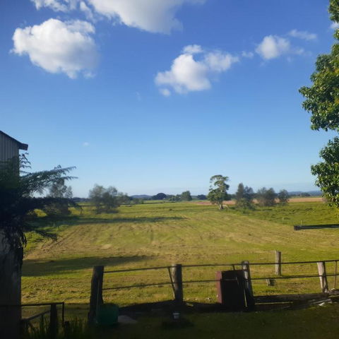 QUIET PROPERTY BY THE RIVER - Accommodation Main Beach 1