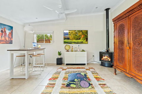 Quirky Marrickville 1-Bed With Courtyard By Shops - Accommodation Main Beach 1