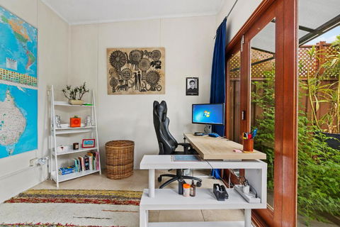 Quirky Marrickville 1-Bed With Courtyard By Shops - Accommodation Main Beach 2