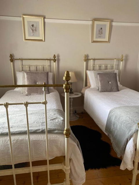 R&R Blue Diamond Luxury Cottage Maryborough, Vic - Accommodation Main Beach 2