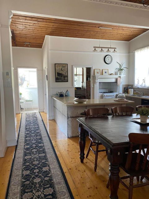 R&R Blue Diamond Luxury Cottage Maryborough, Vic - Accommodation Main Beach 3