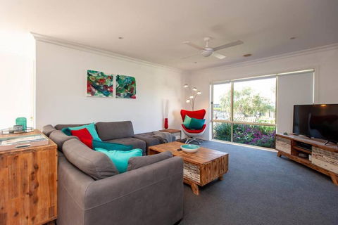 R&R By The Bay In Prime Location - Accommodation Main Beach 2