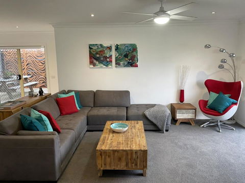 R&R By The Bay In Prime Location - Accommodation Main Beach 0