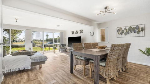 R & R Port Macquarie - Accommodation Main Beach 0
