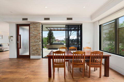 Ra Wonga - Queenscliff Beach House - Accommodation Main Beach 1