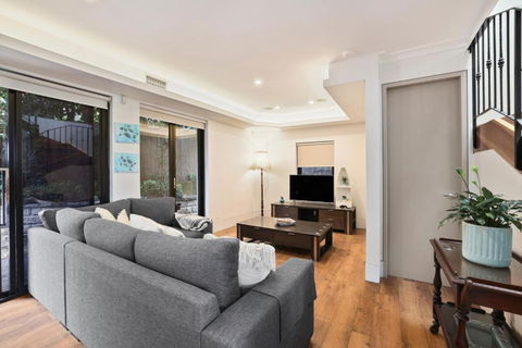 Ra Wonga - Queenscliff Beach House - Accommodation Main Beach 2