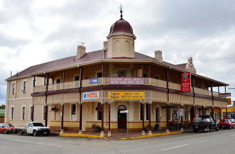 Railway Hotel Motel Peterborough - Accommodation Main Beach 0