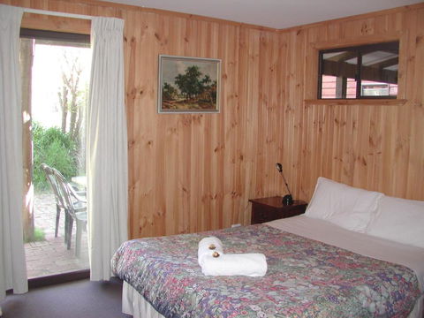 Rainbow House - Accommodation Main Beach 3