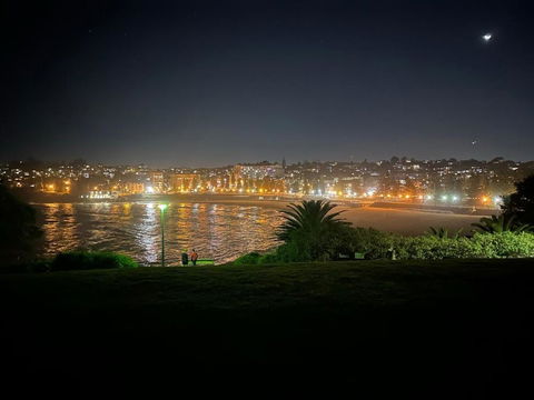 Randwick Luxury 2 Bed Apt - Accommodation Main Beach 3