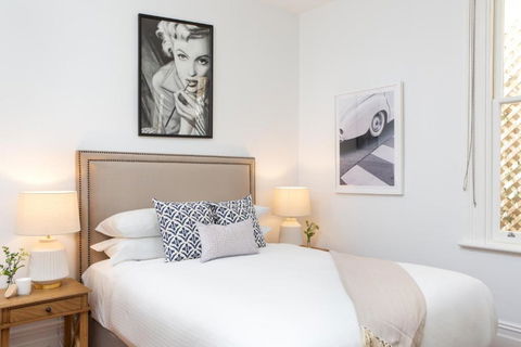 Ravenscourt S Studio Apartment Close To Everything - Accommodation Main Beach 3
