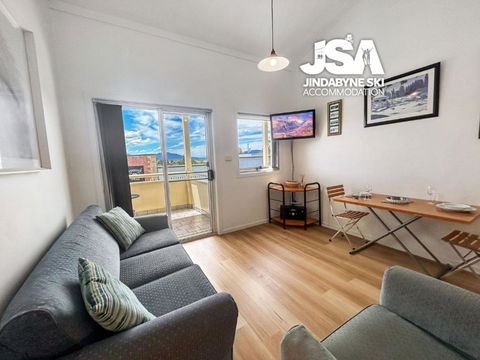 Razorback 3 - Accommodation Main Beach 3