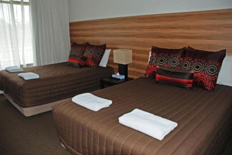 Red Cedars Motel - Accommodation Main Beach 1