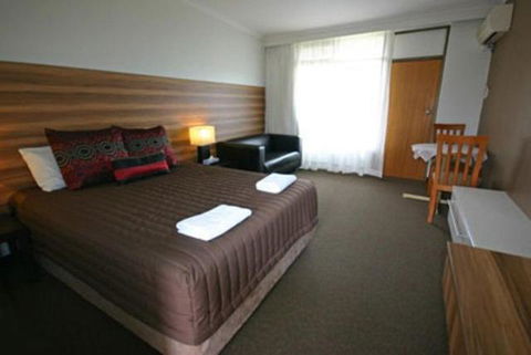 Red Cedars Motel - Accommodation Main Beach 2