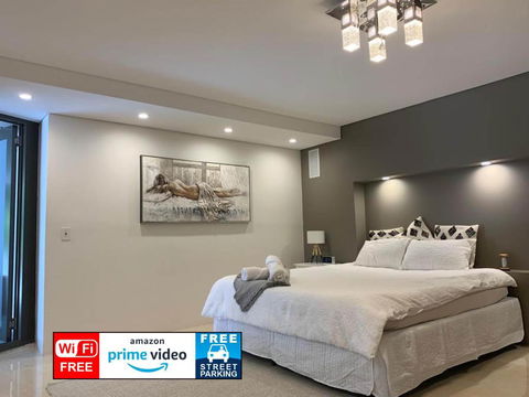 Putney Studio, Short Drive To Parklands & Olympic Park - Accommodation Main Beach 2