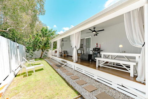 Private Outdoor Spa, Fire Pit, Cinema Room - THE COTTAGE COOLUM BEACH - Accommodation Main Beach 3